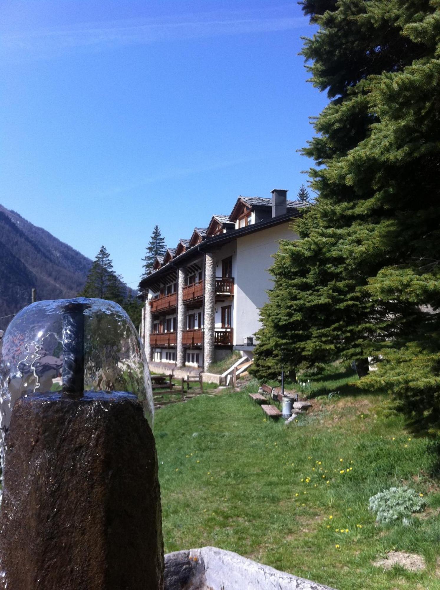 Usseaux La Placette - Albergo Diffuso E Trattoria מראה חיצוני תמונה